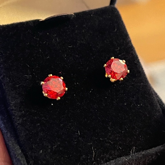 4.0 carat fire red cubic zirconia gold tone stud earrings - Picture 4 of 7